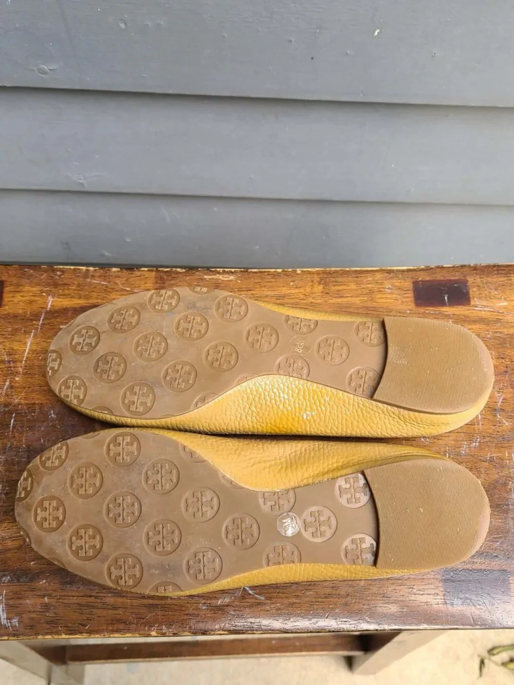 Tory Burch Reva Pebbled Leather Ballet Flats 8 1/2 in Camel